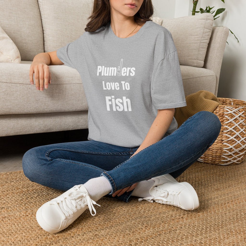 Plumbers Love To Fish T-Shirt – Funny Plumbing Dad Fisherman Gift