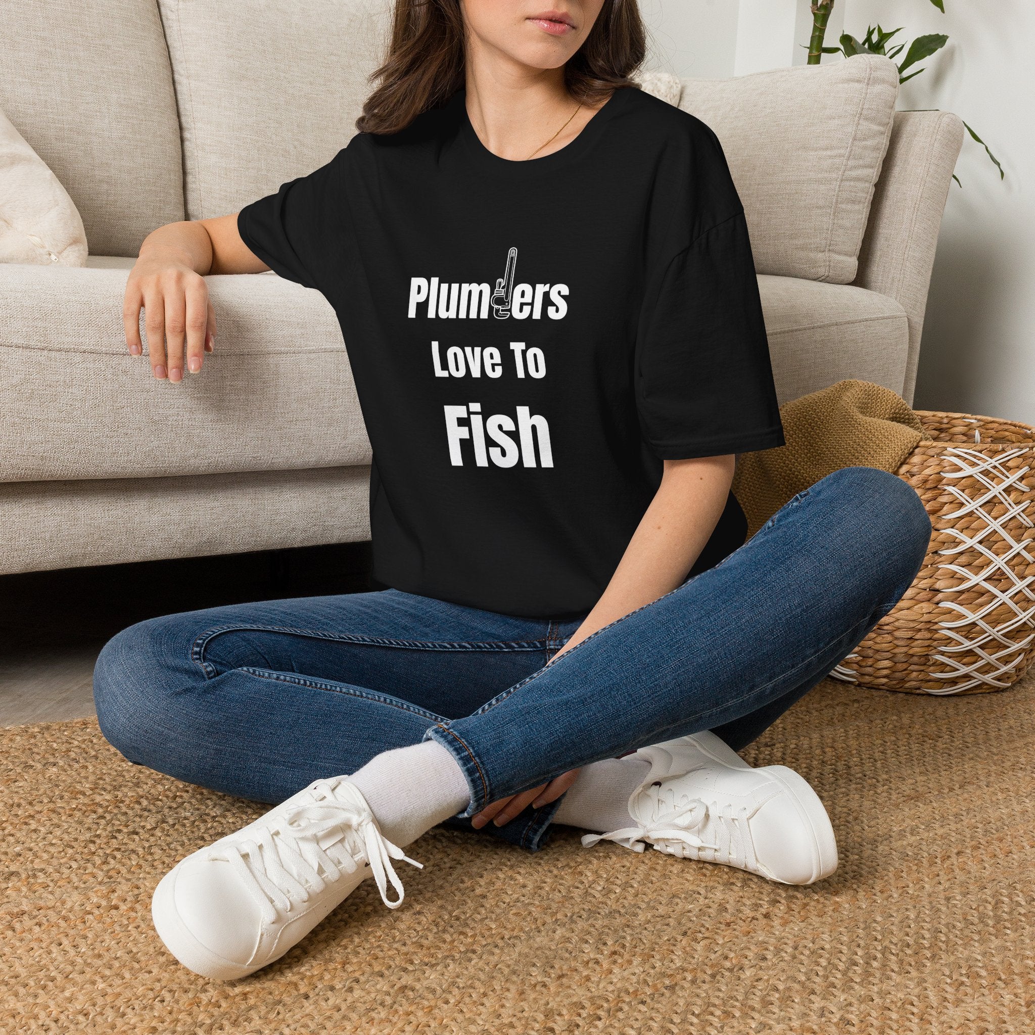 Plumbers Love To Fish T-Shirt – Funny Plumbing Dad Fisherman Gift