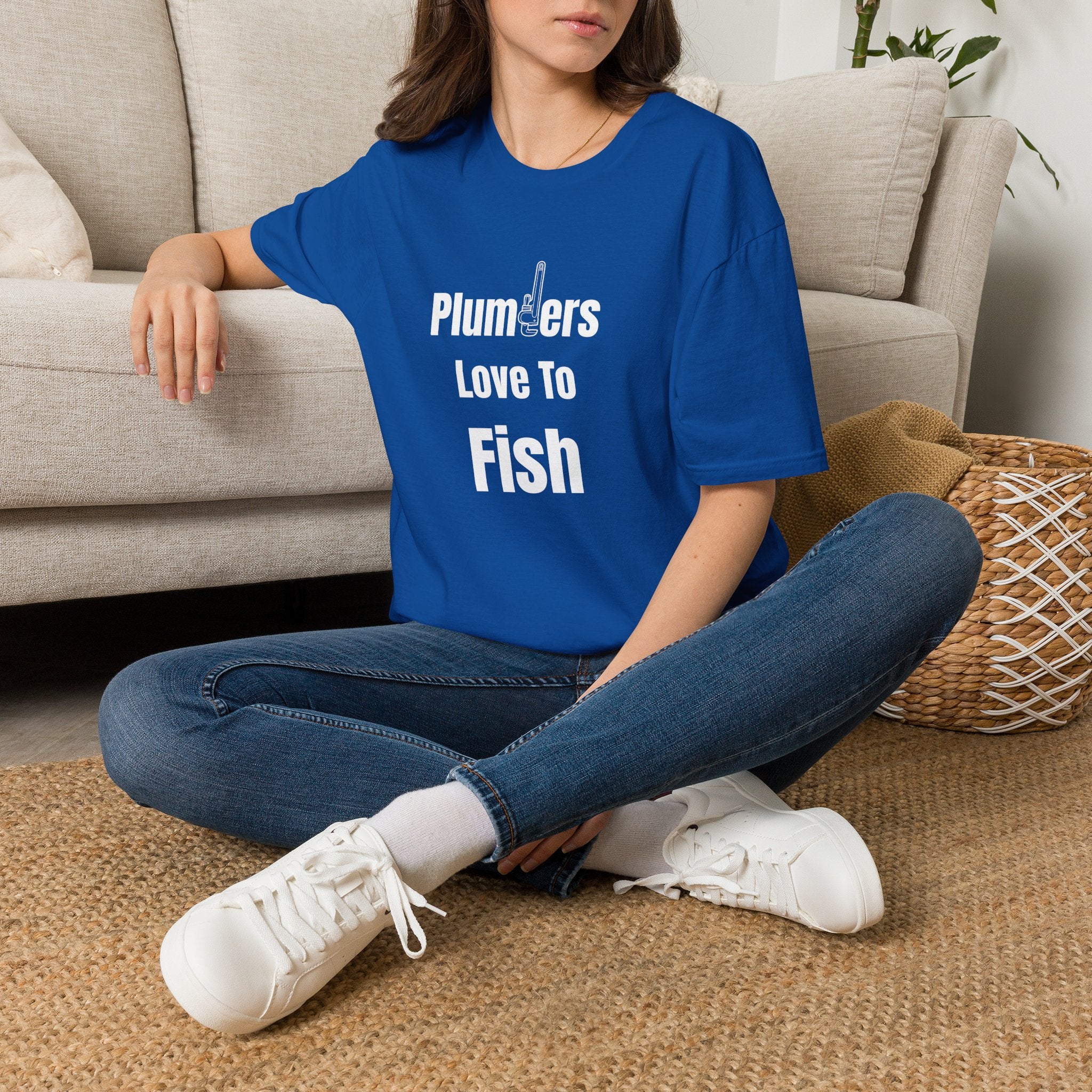 Plumbers Love To Fish T-Shirt – Funny Plumbing Dad Fisherman Gift