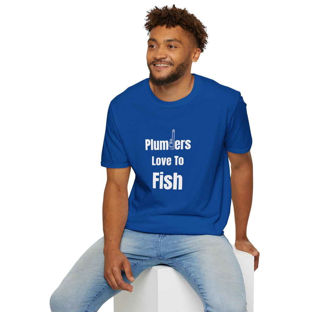 Plumbers Love To Fish T-Shirt – Funny Plumbing Dad Fisherman Gift