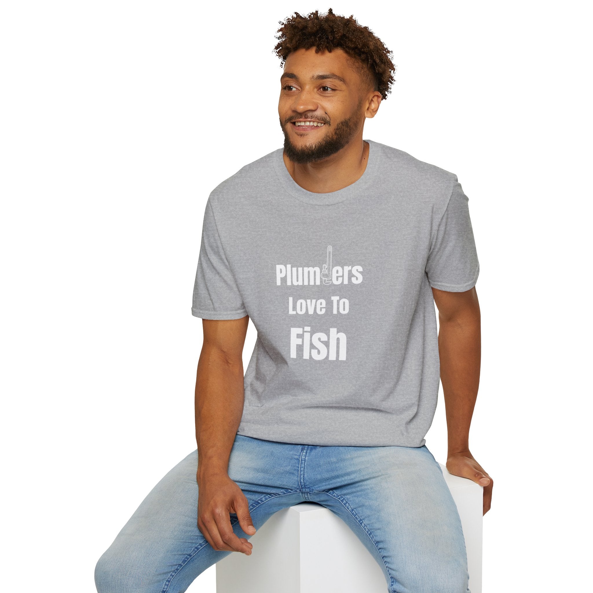 Plumbers Love To Fish T-Shirt – Funny Plumbing Dad Fisherman Gift