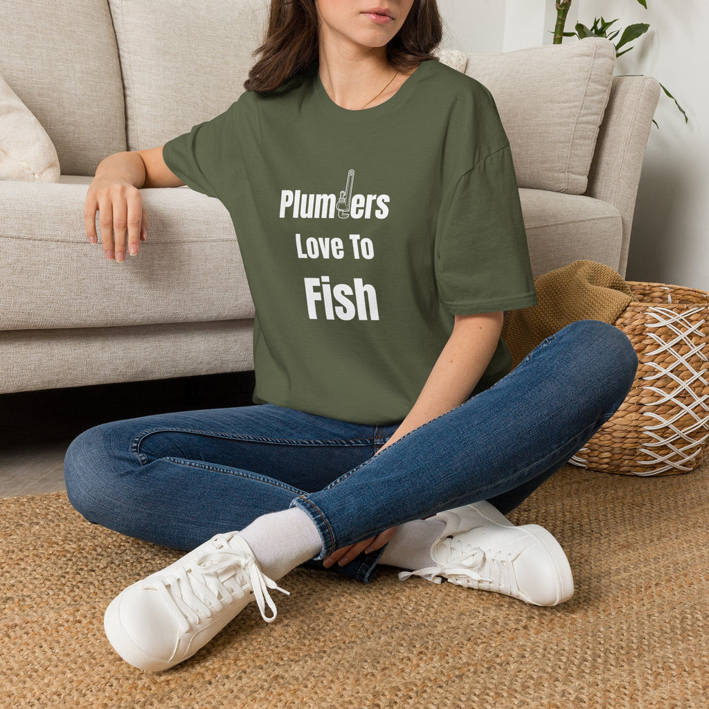 Plumbers Love To Fish T-Shirt – Funny Plumbing Dad Fisherman Gift
