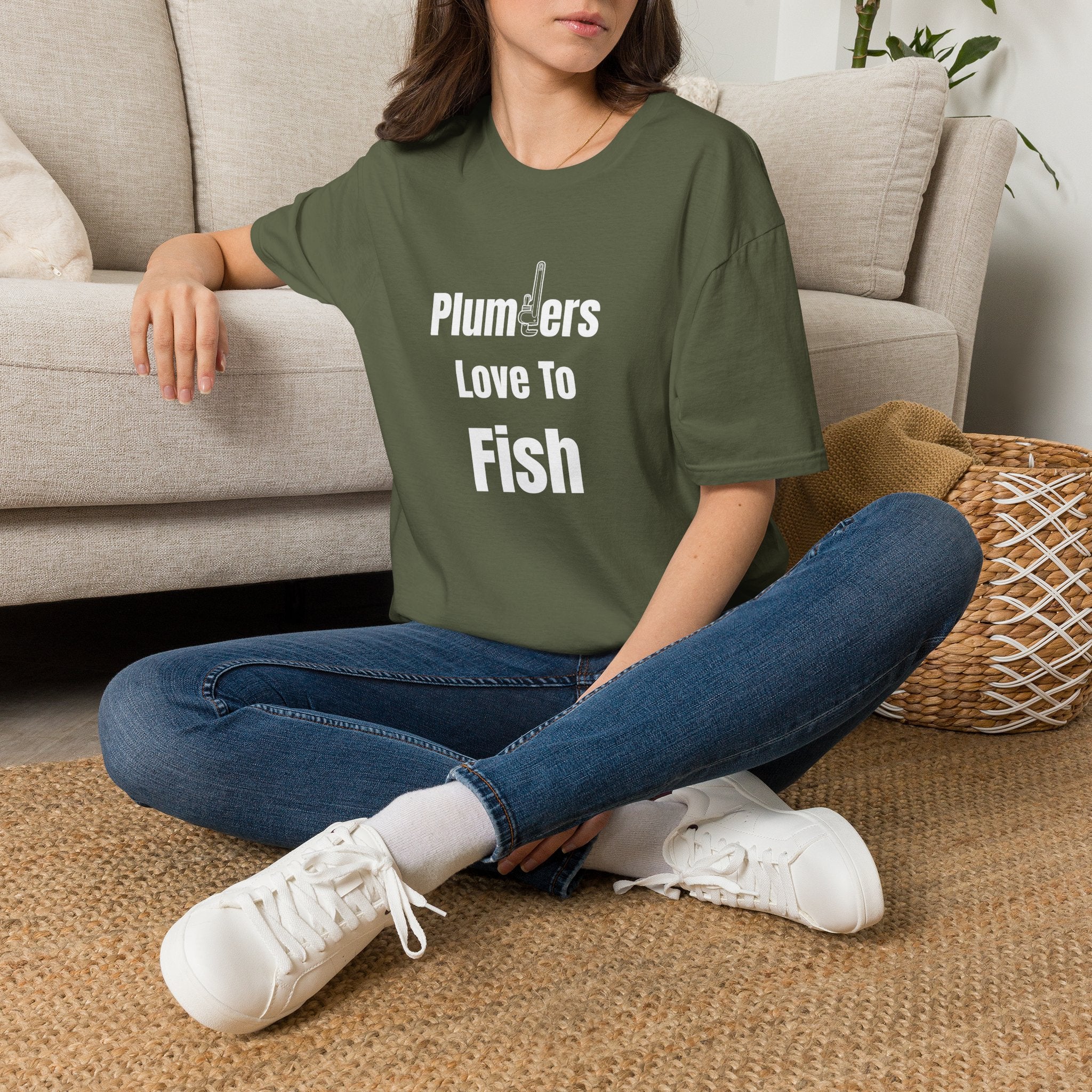 Plumbers Love To Fish T-Shirt – Funny Plumbing Dad Fisherman Gift